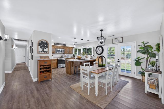 9198 N Fowler Avenue, Clovis, CA 93619
