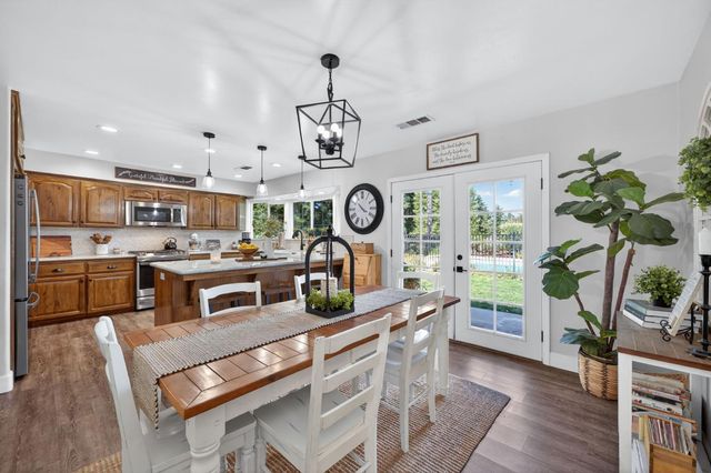 9198 N Fowler Avenue, Clovis, CA 93619