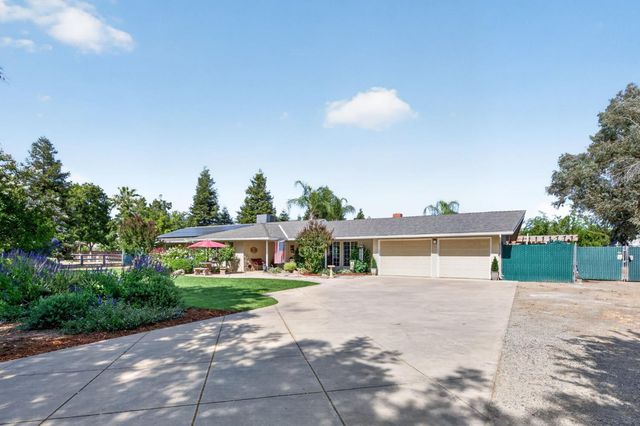 9198 N Fowler Avenue, Clovis, CA 93619