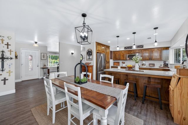 9198 N Fowler Avenue, Clovis, CA 93619