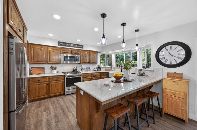 9198 N Fowler Avenue, Clovis, CA 93619