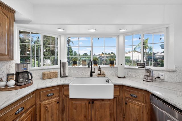 9198 N Fowler Avenue, Clovis, CA 93619