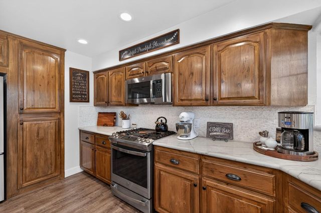 9198 N Fowler Avenue, Clovis, CA 93619