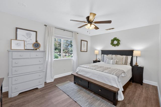 9198 N Fowler Avenue, Clovis, CA 93619