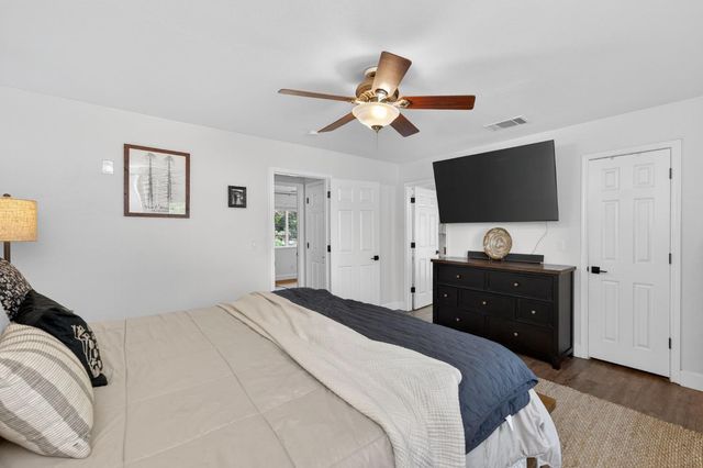 9198 N Fowler Avenue, Clovis, CA 93619