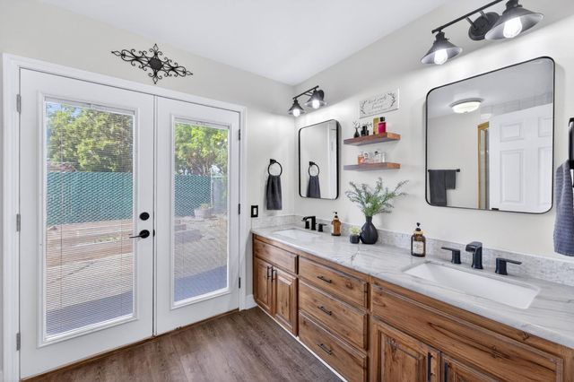9198 N Fowler Avenue, Clovis, CA 93619