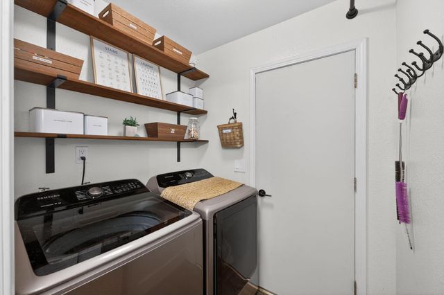 9198 N Fowler Avenue, Clovis, CA 93619