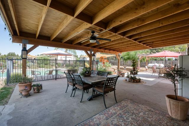9198 N Fowler Avenue, Clovis, CA 93619