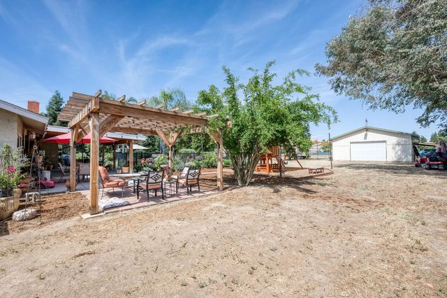 9198 N Fowler Avenue, Clovis, CA 93619