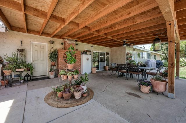9198 N Fowler Avenue, Clovis, CA 93619