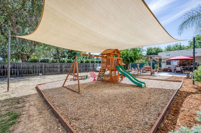9198 N Fowler Avenue, Clovis, CA 93619