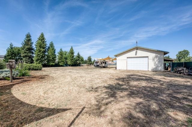 9198 N Fowler Avenue, Clovis, CA 93619