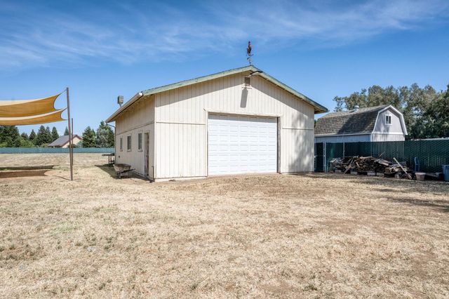 9198 N Fowler Avenue, Clovis, CA 93619