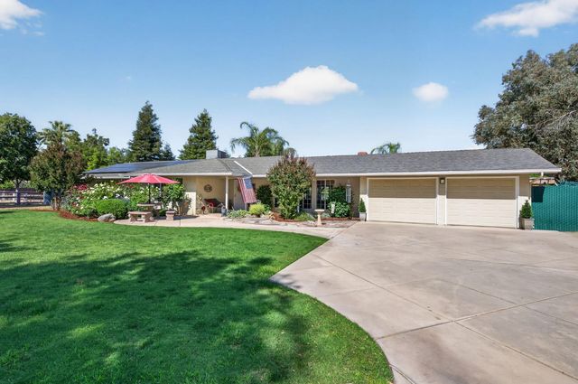 9198 N Fowler Avenue, Clovis, CA 93619