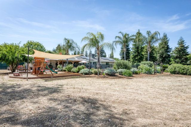9198 N Fowler Avenue, Clovis, CA 93619