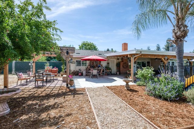 9198 N Fowler Avenue, Clovis, CA 93619