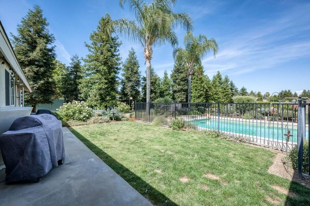 9198 N Fowler Avenue, Clovis, CA 93619