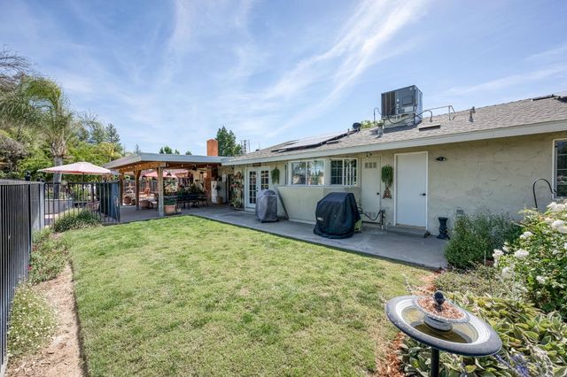 9198 N Fowler Avenue, Clovis, CA 93619