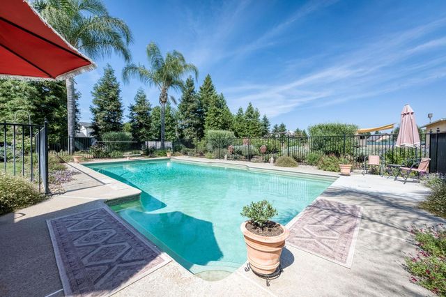 9198 N Fowler Avenue, Clovis, CA 93619