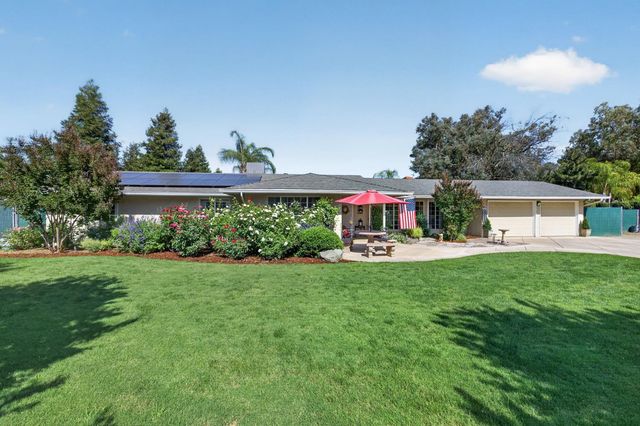 9198 N Fowler Avenue, Clovis, CA 93619