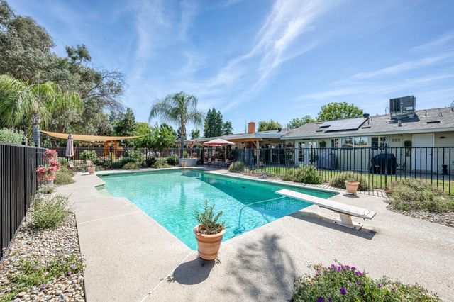 9198 N Fowler Avenue, Clovis, CA 93619