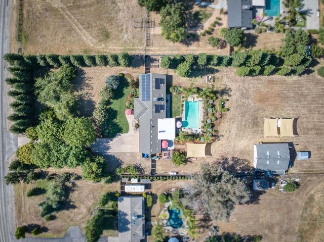 9198 N Fowler Avenue, Clovis, CA 93619