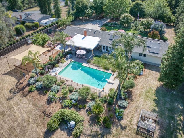9198 N Fowler Avenue, Clovis, CA 93619