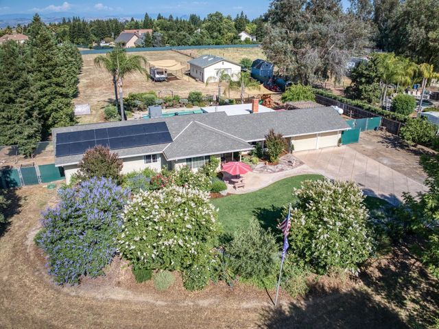9198 N Fowler Avenue, Clovis, CA 93619