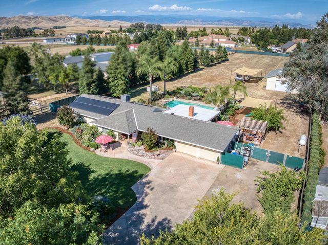 9198 N Fowler Avenue, Clovis, CA 93619