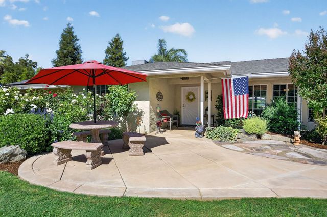 9198 N Fowler Avenue, Clovis, CA 93619