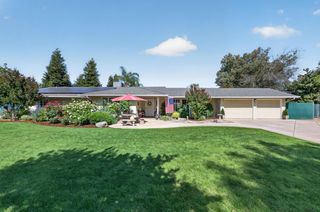 9198 N Fowler Avenue, Clovis, CA 93619