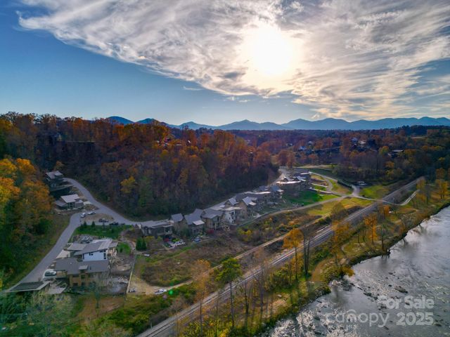 40 River Run, Asheville, NC 28804