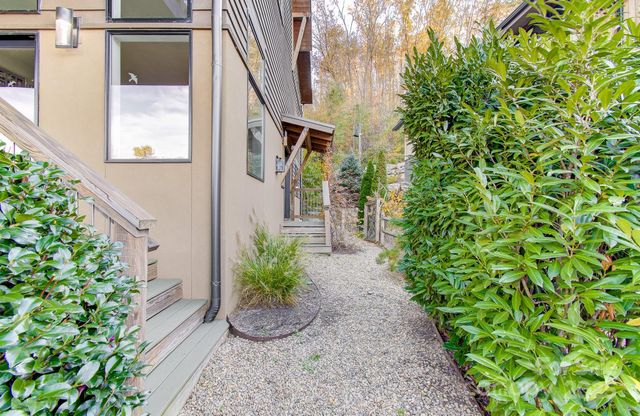 40 River Run, Asheville, NC 28804