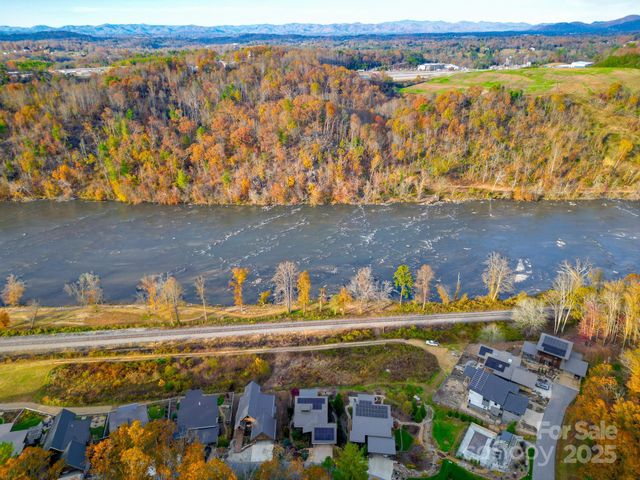 40 River Run, Asheville, NC 28804