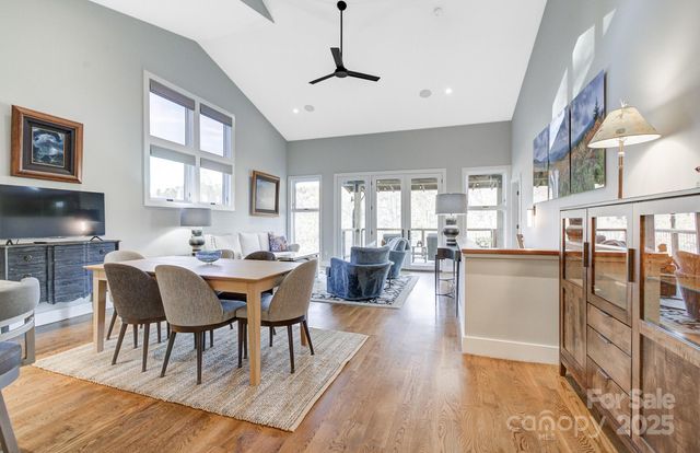 40 River Run, Asheville, NC 28804