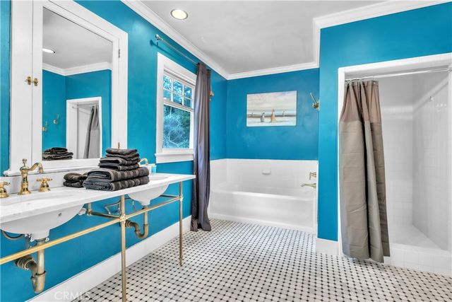 2275 Vasanta, Los Angeles, CA 90068