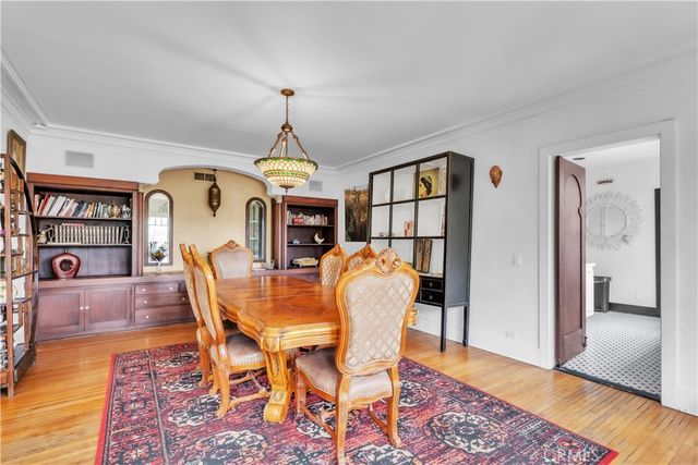 2275 Vasanta, Los Angeles, CA 90068