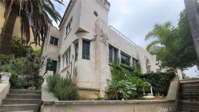 2275 Vasanta, Los Angeles, CA 90068