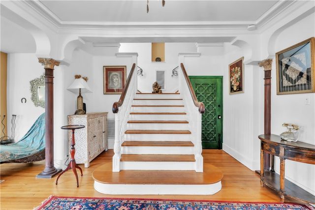 2275 Vasanta, Los Angeles, CA 90068
