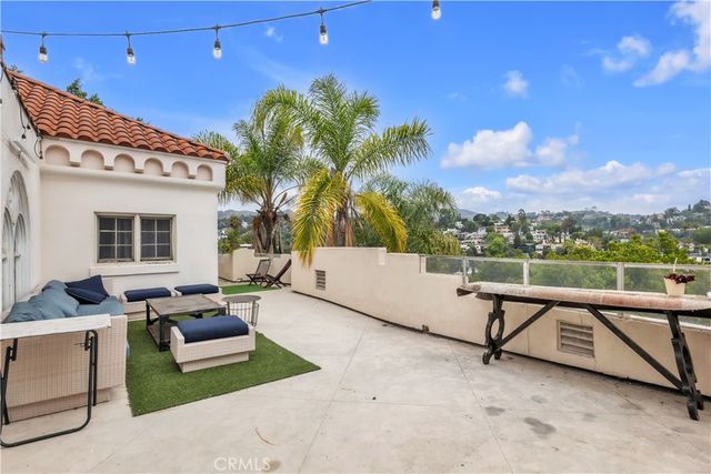 2275 Vasanta, Los Angeles, CA 90068