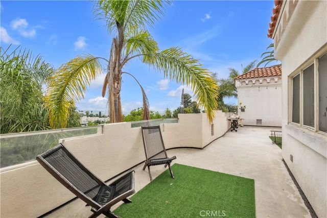 2275 Vasanta, Los Angeles, CA 90068
