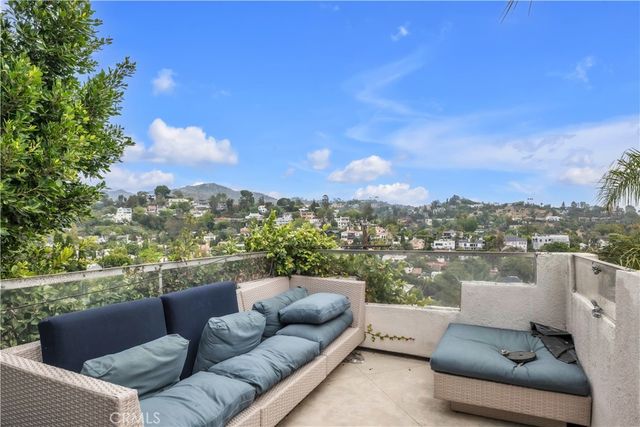 2275 Vasanta, Los Angeles, CA 90068