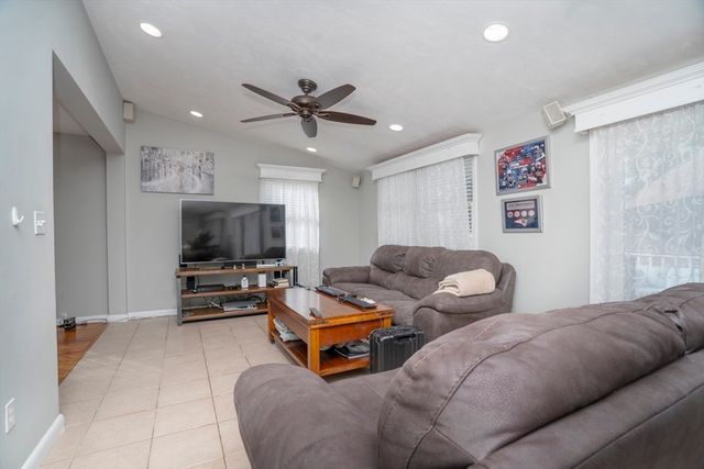 3 Winnegance Ave, Peabody, MA 01960
