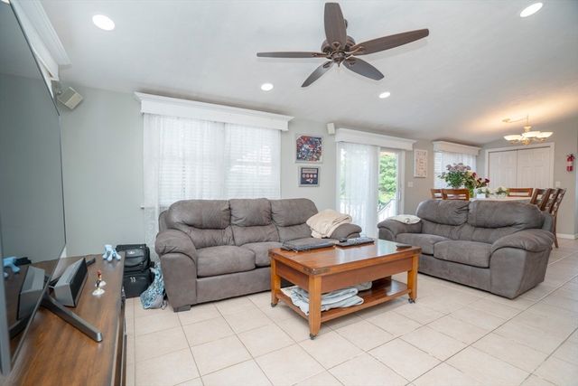 3 Winnegance Ave, Peabody, MA 01960