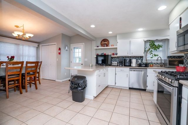3 Winnegance Ave, Peabody, MA 01960