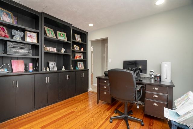 3 Winnegance Ave, Peabody, MA 01960