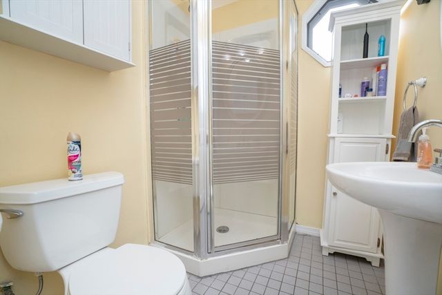 3 Winnegance Ave, Peabody, MA 01960