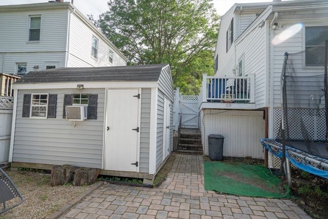 3 Winnegance Ave, Peabody, MA 01960