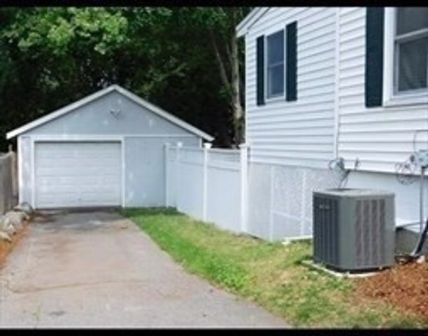 3 Winnegance Ave, Peabody, MA 01960