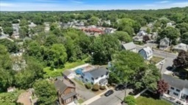 3 Winnegance Ave, Peabody, MA 01960